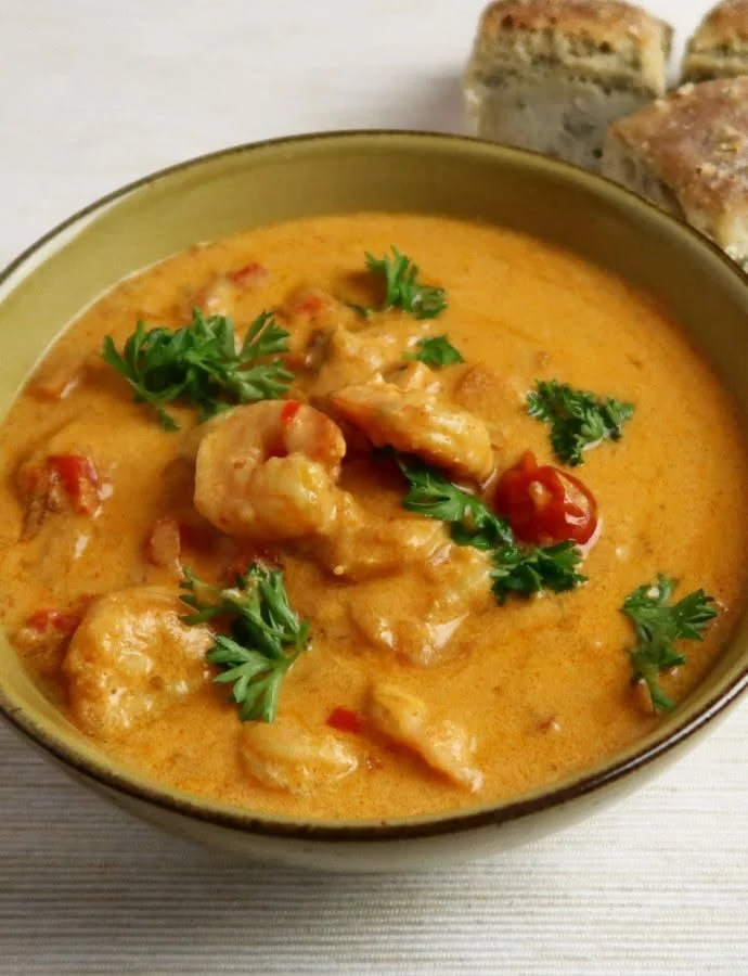 Een bord diabolische scampi, snel en pittig bereid met verse ingrediënten.