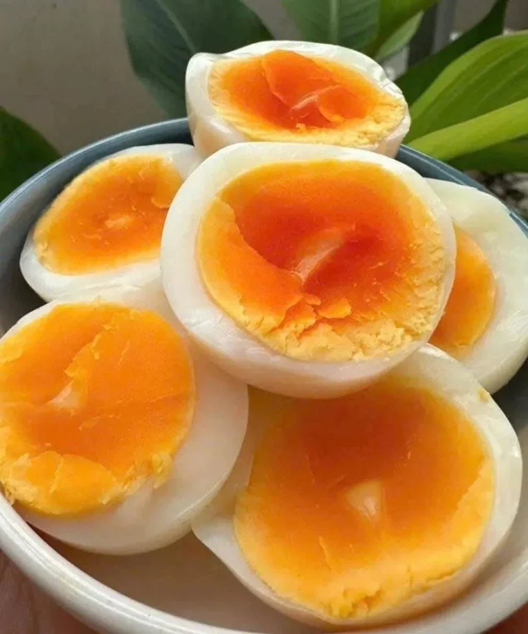Eieren in verschillende stijlen en bereidingen voor culinaire inspiratie.