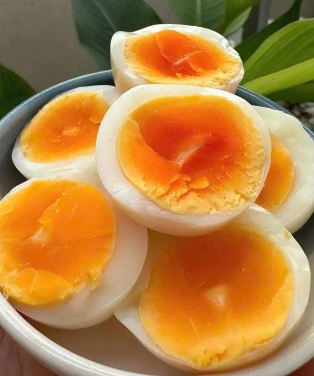 Eieren in verschillende stijlen en bereidingen voor culinaire inspiratie.