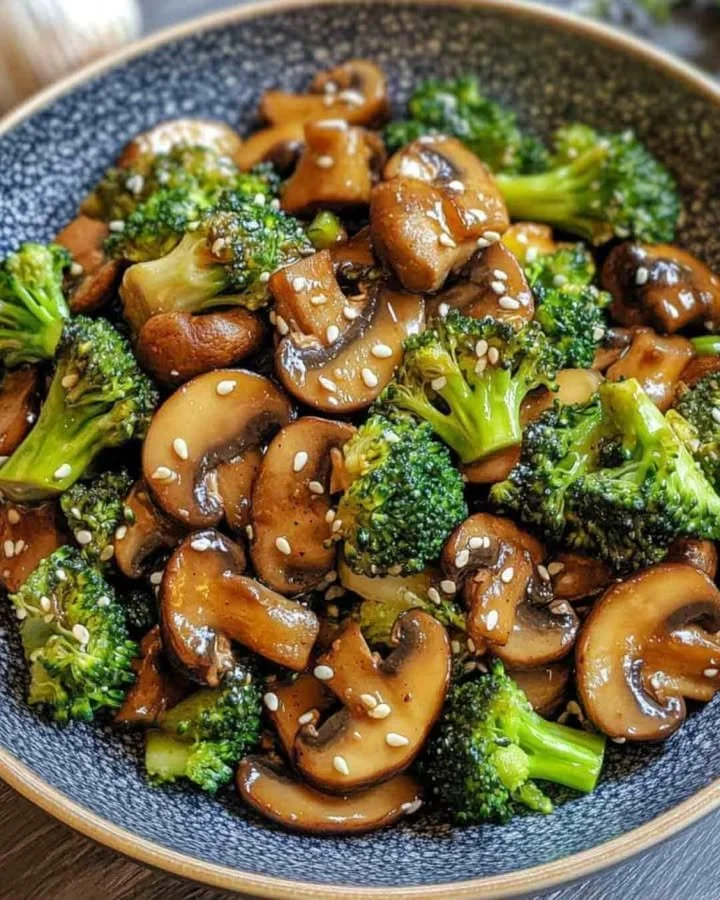Gezonde roerbakschotel met broccoli en champignons