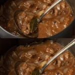 Heerlijke hachee met ontbijtkoek, geserveerd in een kom