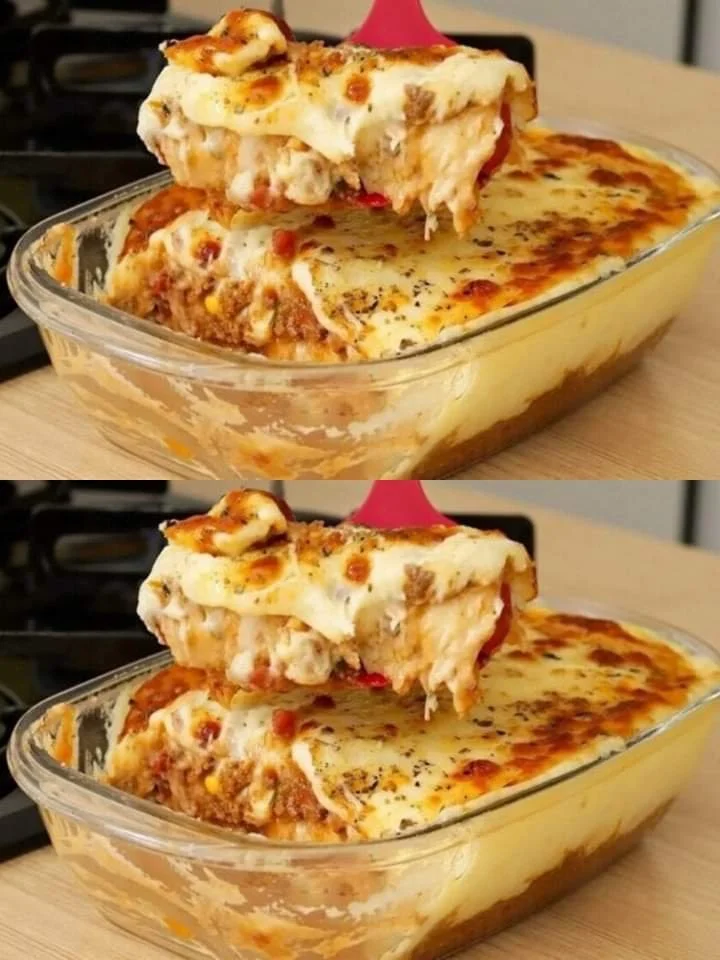 Gehakt schotel recept met groenten en kruiden op een bord
