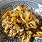 Makkelijke bulgur salade met linzen, groenten en kruiden