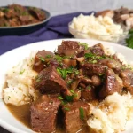 Malse rundvleesreepjes in champignon-uienjus uit de slowcooker