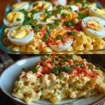 Pastasalade met gevulde eieren op een kleurrijke tafel