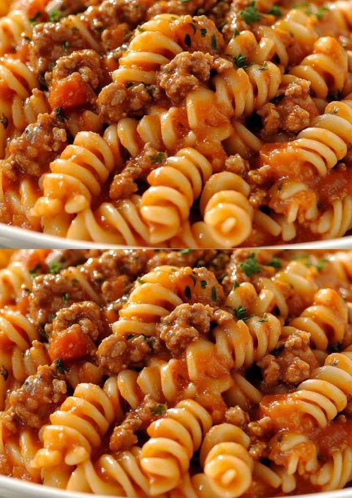 Romige tomatensaus met gehakt bereid met verse ingrediënten
