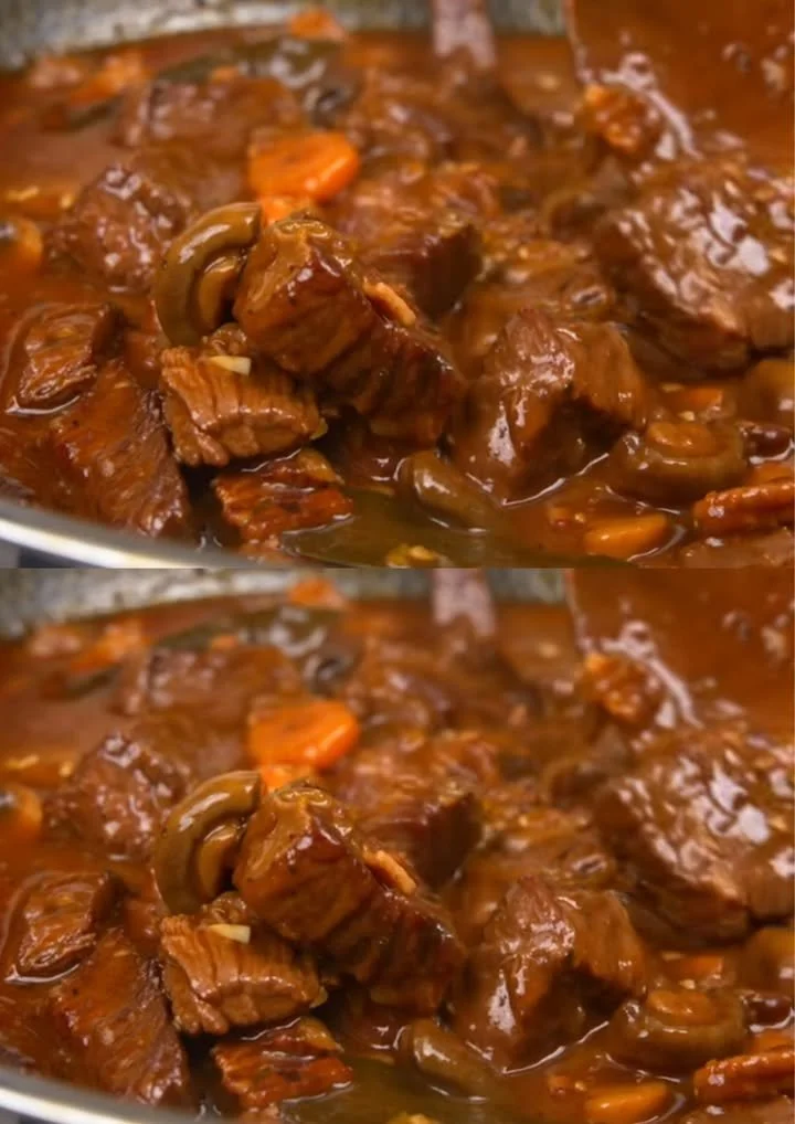 Heerlijk gerecht van vlees met champignons op een bord