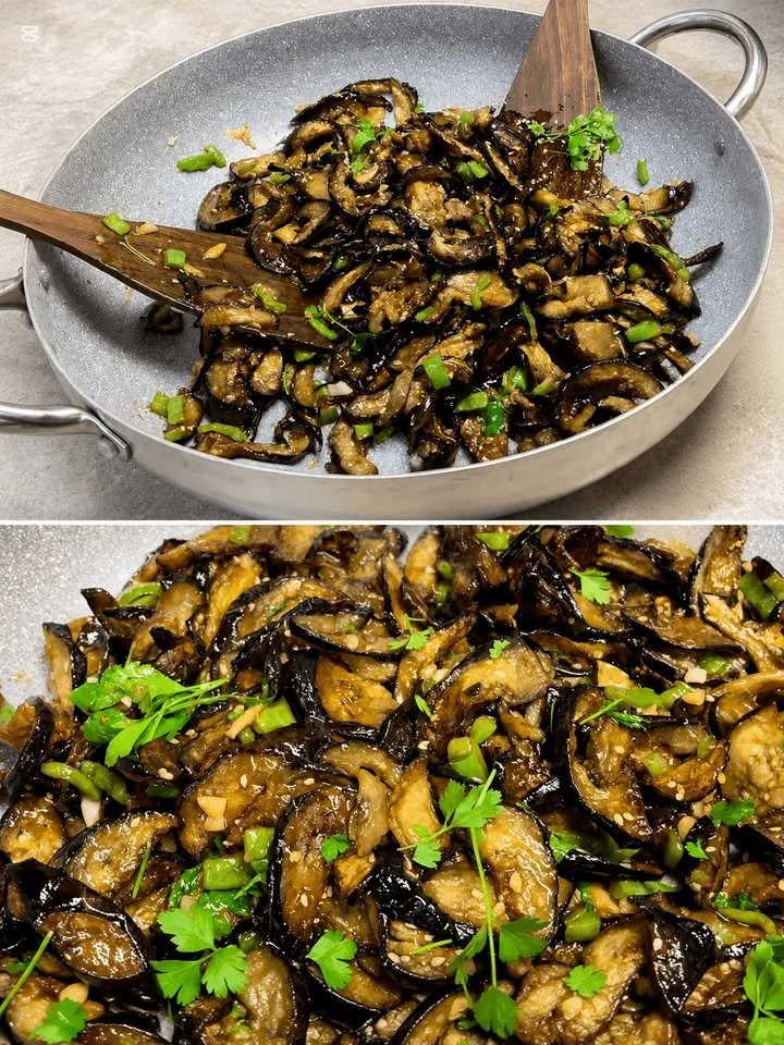 Aubergines in de pan bakken voor een smakelijke maaltijd.