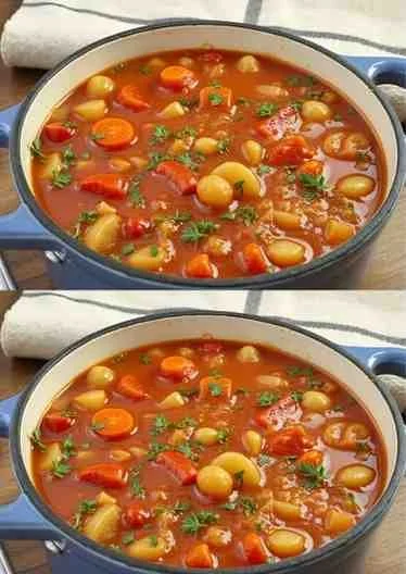 Bowl met heerlijke groentesoep, makkelijk te maken met verse ingrediënten