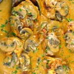Heerlijke Kip Stroganoff in een romige saus met champignons en kruiden.