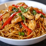 Foto van een smakelijke Lo Mein met groenten en vlees
